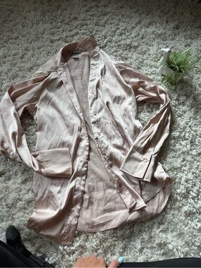 H&M Blush Satin vintage long sleeve super cute women’s Button-Down Shirt